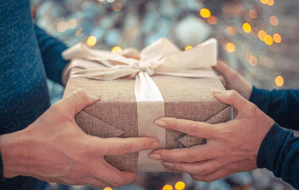 NAUČITE PRAVILAN NAČIN: Kako da primite poklon?